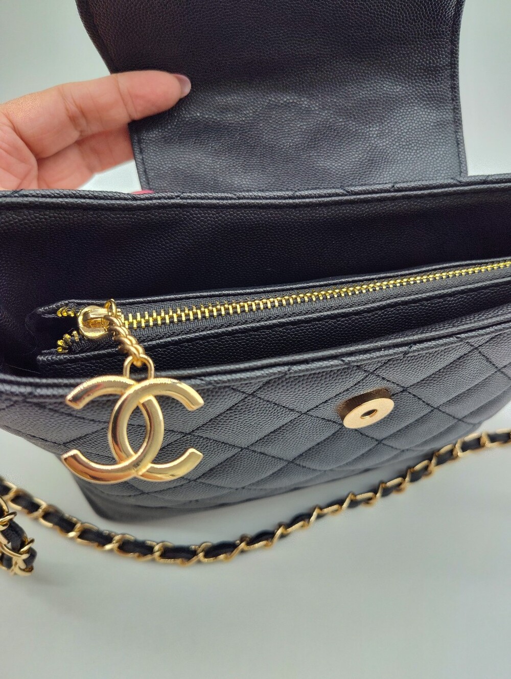CHANEL BEAUTÉ Black Quilted Bag Gold CC Dual Strap Chain Crossbody NIP - Picture 7 of 16
